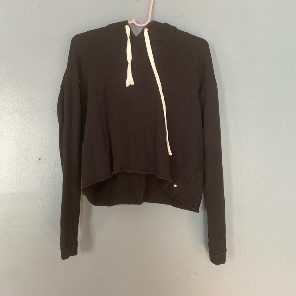 Black crop hoodie